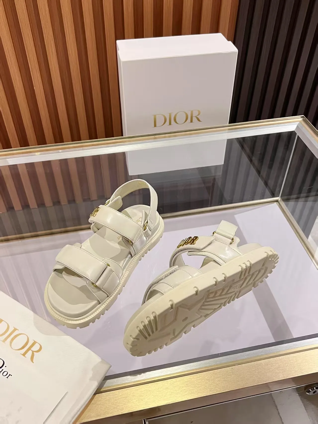 👟👟Ex-factory price 480👟👟 Dior classic popular sandals Step into the fashion territory of Dior slippers and encounter the ultimate fusion of elegance and comfort. The upper is engraved with the Christian Dior Paris logo using exquisite embroidery technology. The delicate stitching tells the brand's profound heritage and is fully recognizable.   Made of high-quality materials, it feels soft and fits your feet, as if it is a gentle care tailor-made for your feet. The sole is carefully designed and engraved with Christian Dior's lucky star symbol. It is not only a beautiful embellishment, but also provides reliable grip, making every step steady and secure.   It has a simple design and is easy to put on and take off. Whether it is a lazy weekend or a pleasant vacation, it can be easily adapted. Whether paired with casual shorts, casual jeans, or an elegant dress, Dior slippers can instantly enhance the overall style and show a casual fashion attitude.   Dior slippers, in the name of fashion, inject luxurious charm into your life and accompany you with every step you take with confidence and elegance. Material: Fine genuine cowhide upper, outsole, TPR, non-slip and wear-resistant, code number: 35-41 (42 customized)